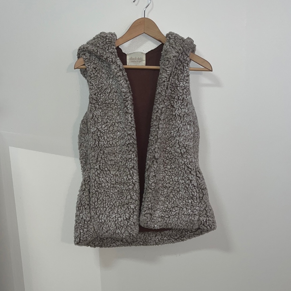 Altar’s State Fluffy fleece Sherpa vest with hood